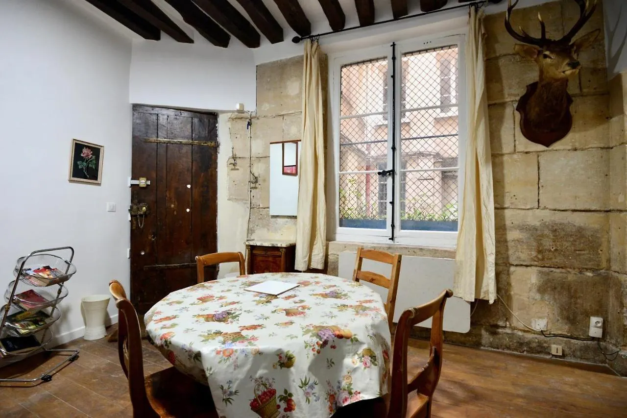 Apartment Atypical Apt 5 Min From Notre-Dame Cathedral