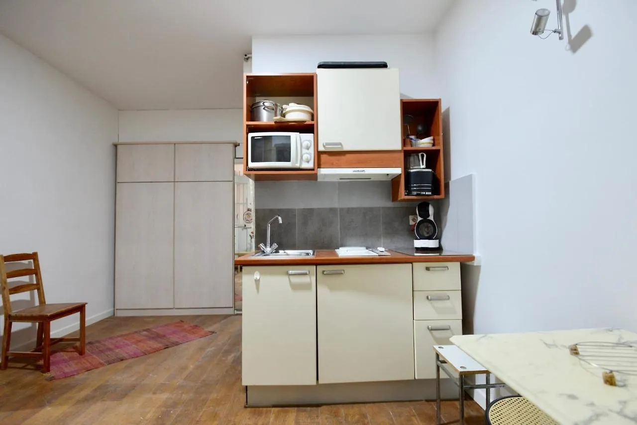 Апартаменты Atypical Apt 5 Min From Notre-Dame Cathedral